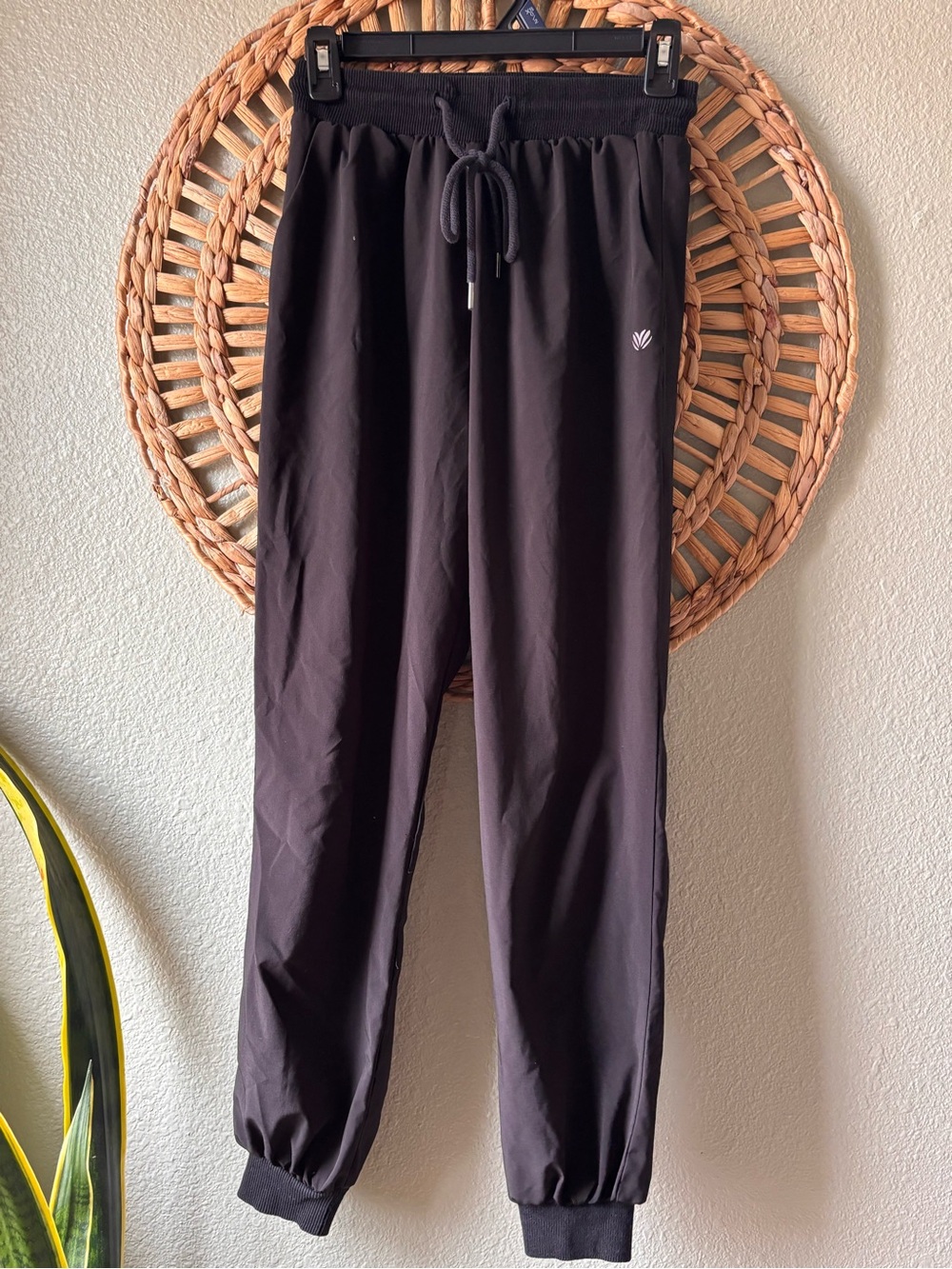 Forever 21 women’s Black Drawstring Joggers